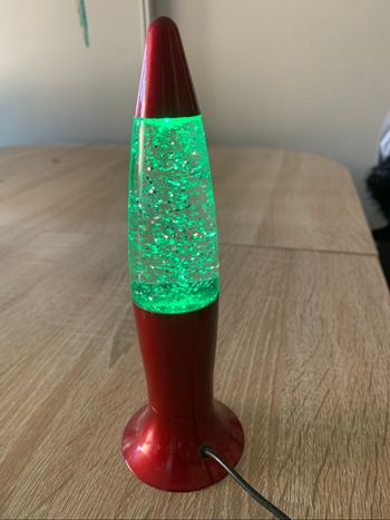 Lampe rouge à paillettes