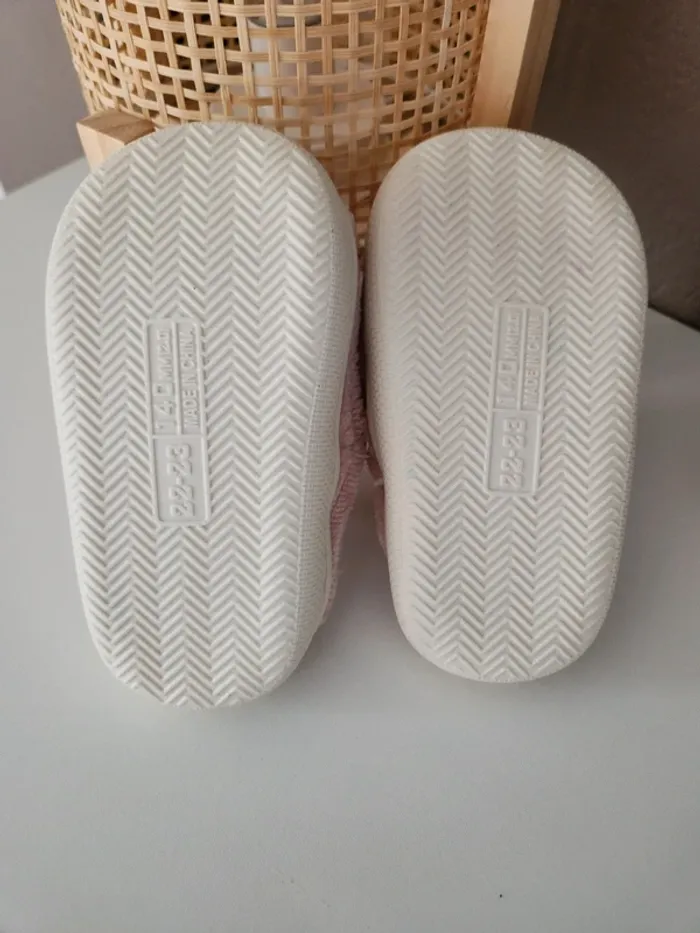 Chaussons Neuf 22 - photo numéro 3