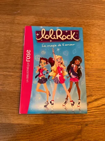 Livre La bibliothèque Rose Loli Rock La magie de l’amour Numéro 2