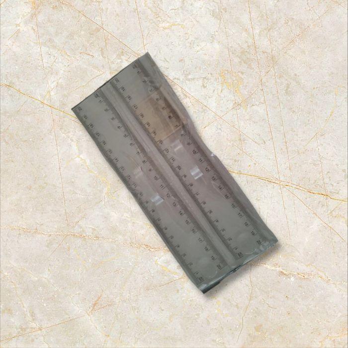 Lot de 2 Règles en plastique  de 20 cm neuve