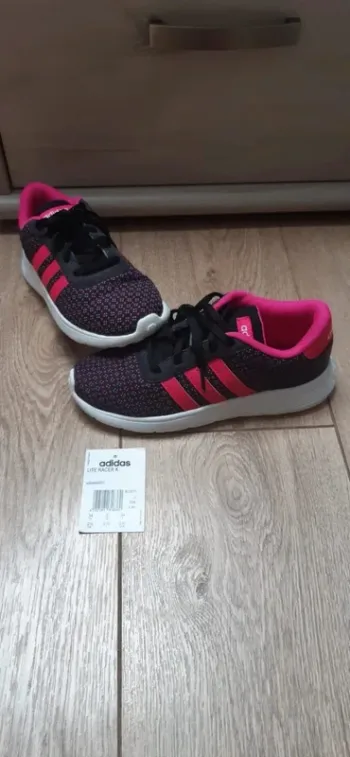 Chaussures baskets adidas lite racer K pointure 34 en excellent état