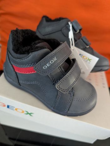 Chaussures garçon chaudes. Fourré. Taille 23. Neuf. Geox