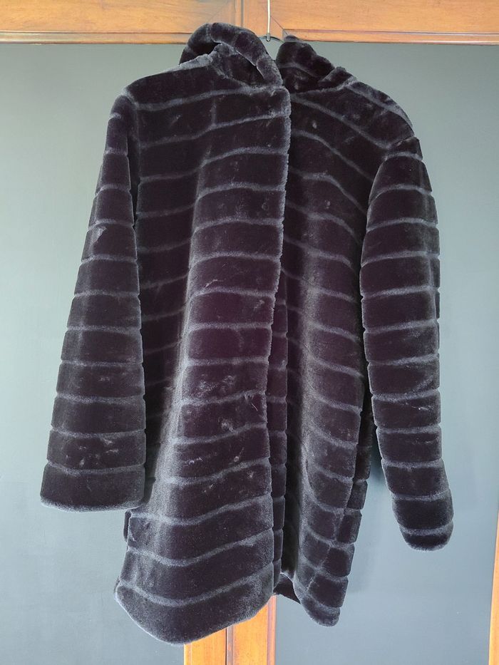 Manteau en fausse fourrure - photo numéro 4