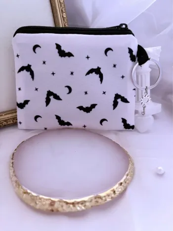 Porte monnaie Witch chauve souris avec porte clé cœur blanc