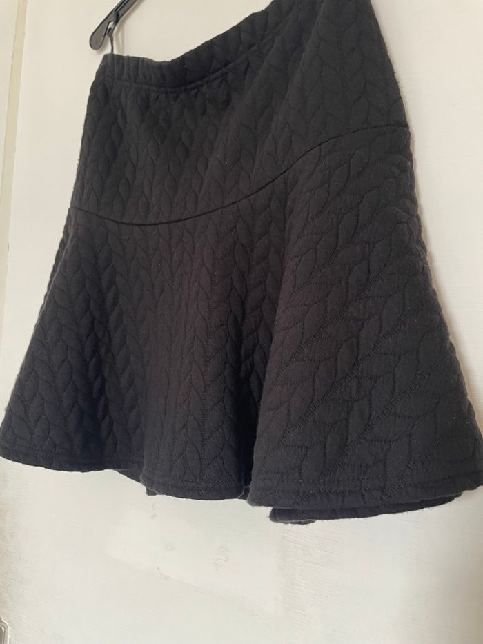 Jupe noire - photo numéro 2