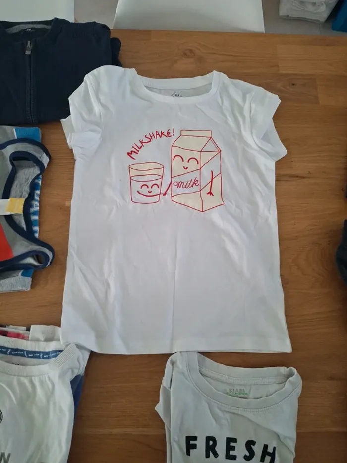 Lot vêtements garçon 5 ans - photo numéro 2