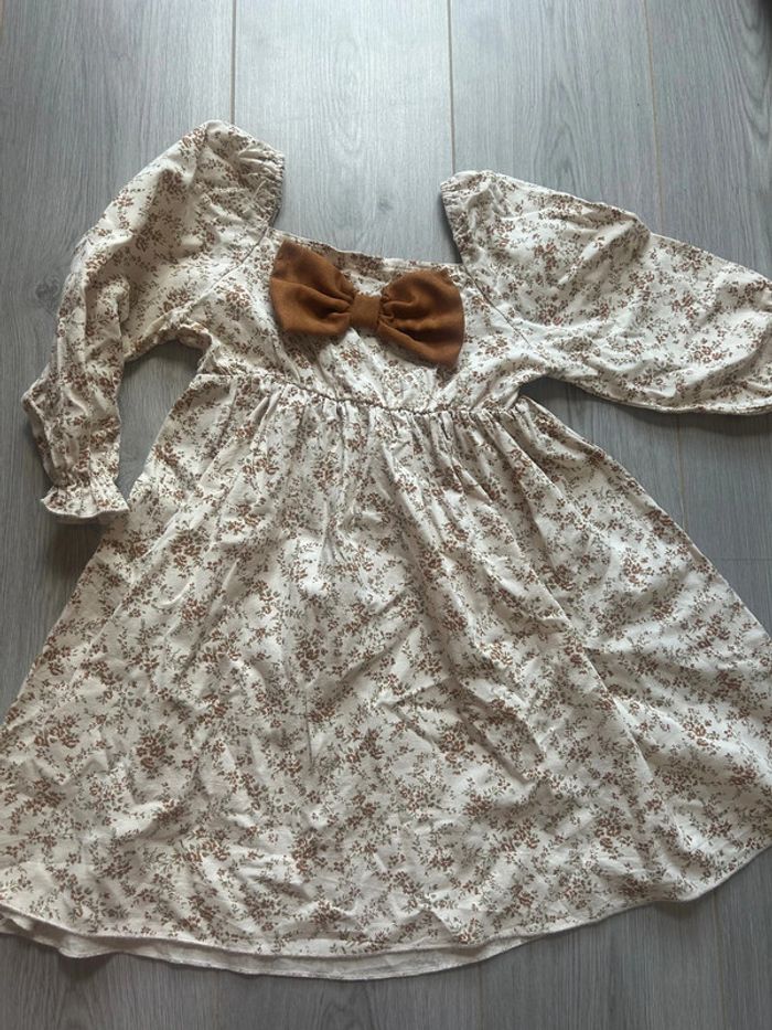 Robe fleurie avec noeud - photo numéro 2