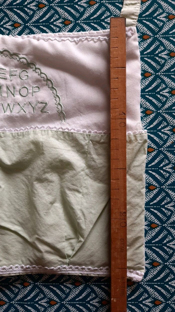 Abécédaire avec poches de rangements - photo numéro 3