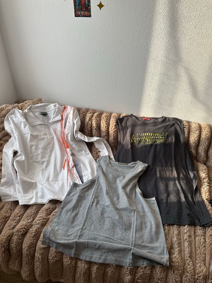 Lot 1 t-shirt et 2 débardeur