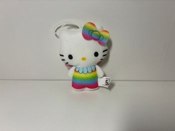 Petite Peluche Hello Kitty 50th Anniversary Rainbow