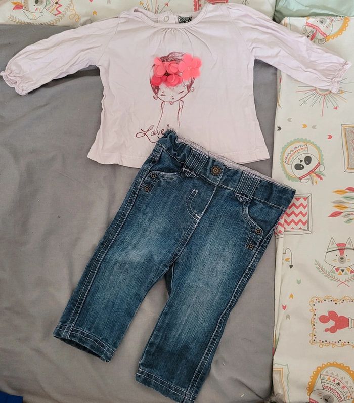 Ensemble mi-saison 6 mois : jean et t-shirt