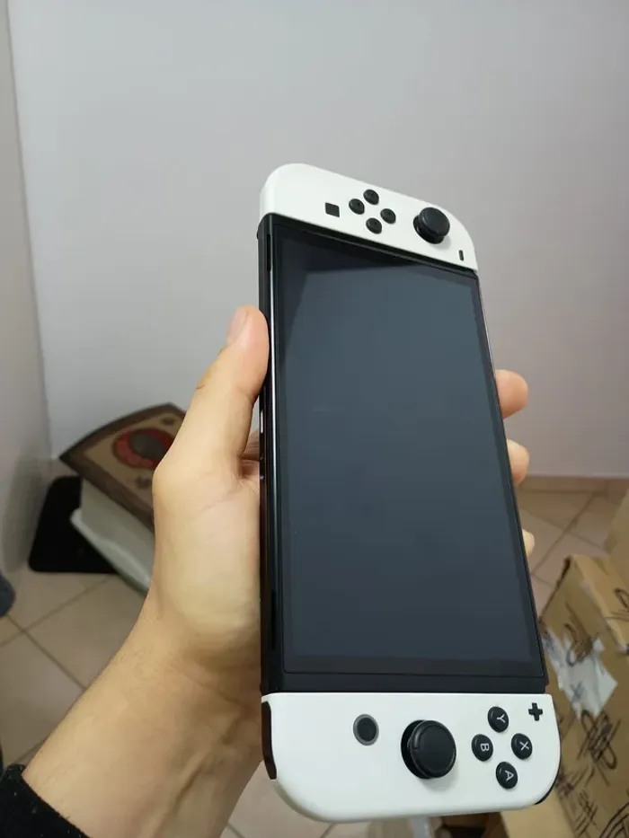 Nintendo · Switch OLED · Blanc - photo numéro 3