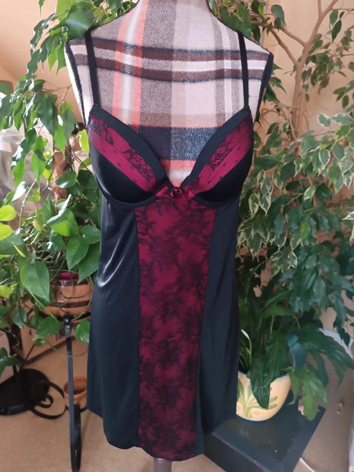 Nuisette rouge et noire