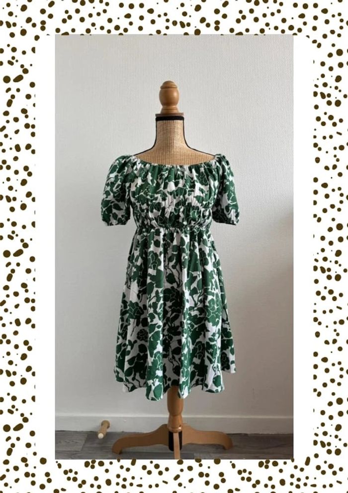 Robe verte à imprimé floral – taille M – neuve