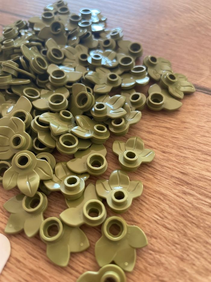Lot de 100 feuilles plate LEGO olive Green réf 6398008 - photo numéro 5