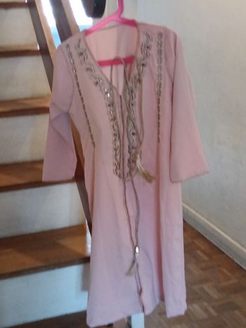 Caftan neuf avec ceinture 3/ans