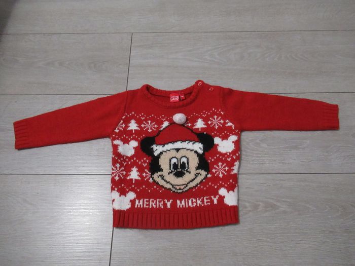 Pull de noël Mickey père noël Taille 18 mois disney