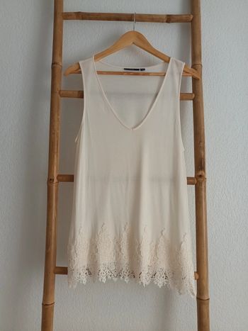 Joli haut crème détail dentelle taille L