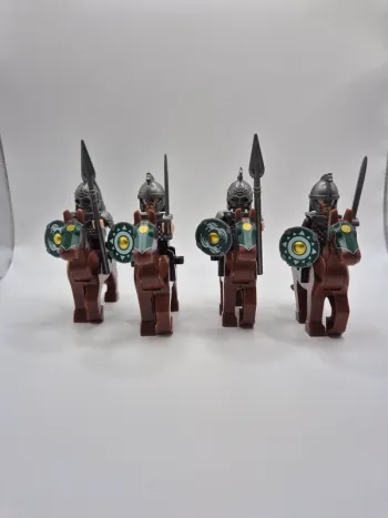 Figurines type lego 4 cavaliers guerriers du Rohan seigneur des anneaux / hobbit