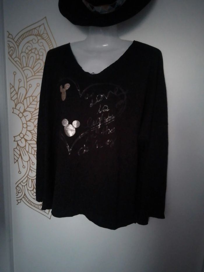 Pull noir Mickey pailleté taille 44