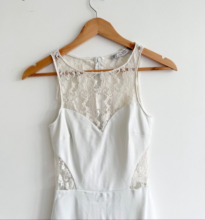 Robe moulante blanche avec dentelle crème Zara trafaluc taille 36 S - photo numéro 2