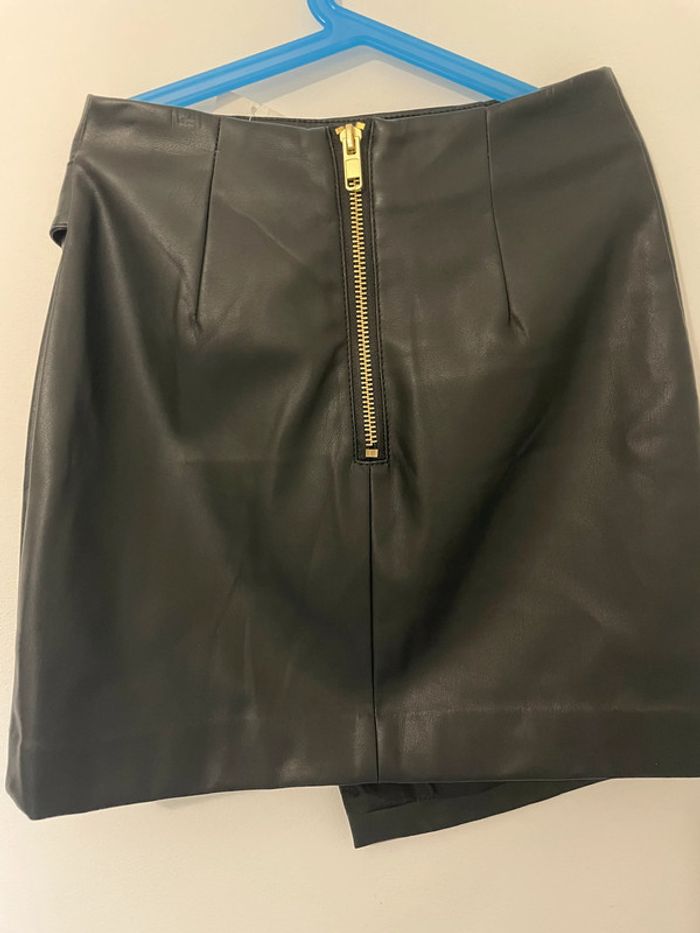 Jupe H&M cuir XS neuve avec aneau - photo numéro 2