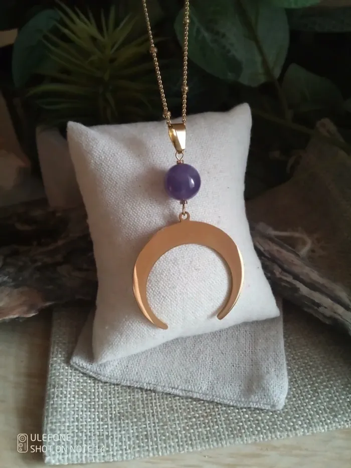 Collier lune et pierre naturelle d'améthyste 💜. - photo numéro 3