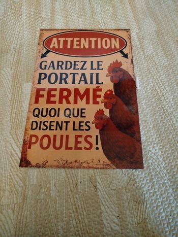 Plaque publicitaire mais attention poule neuf