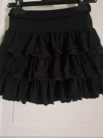Jupe noire à volants et dentelles / T.8 ans / " PUNKIDZ ".