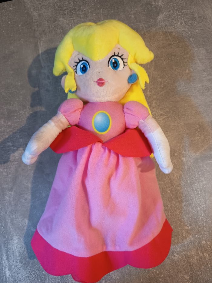 Peluche Princesse Peach Super Mario - photo numéro 2