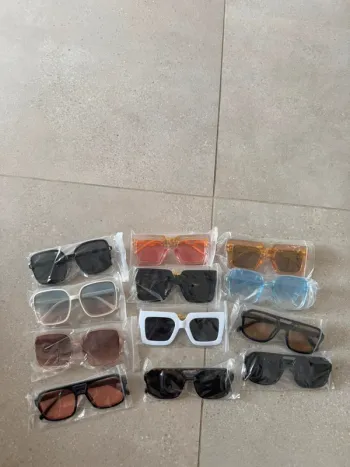 Lot de 12 paires de lunettes de soleil, neuf