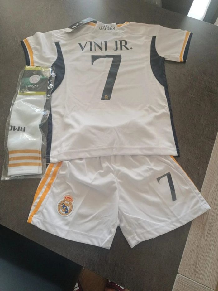 Tenue football real Madrid Vini Jr blanc t.20