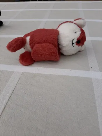 Peluche qui s'accroche