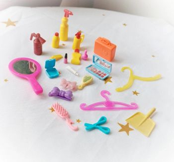 Accessoires accessories coiffeuse coiffeur make-up maquillage barbie mannequin palette vernis beauté