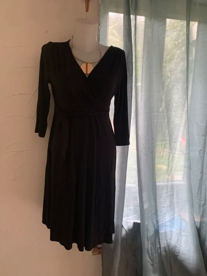 Robe Kiabi noire col V taille 42-44 très bon état