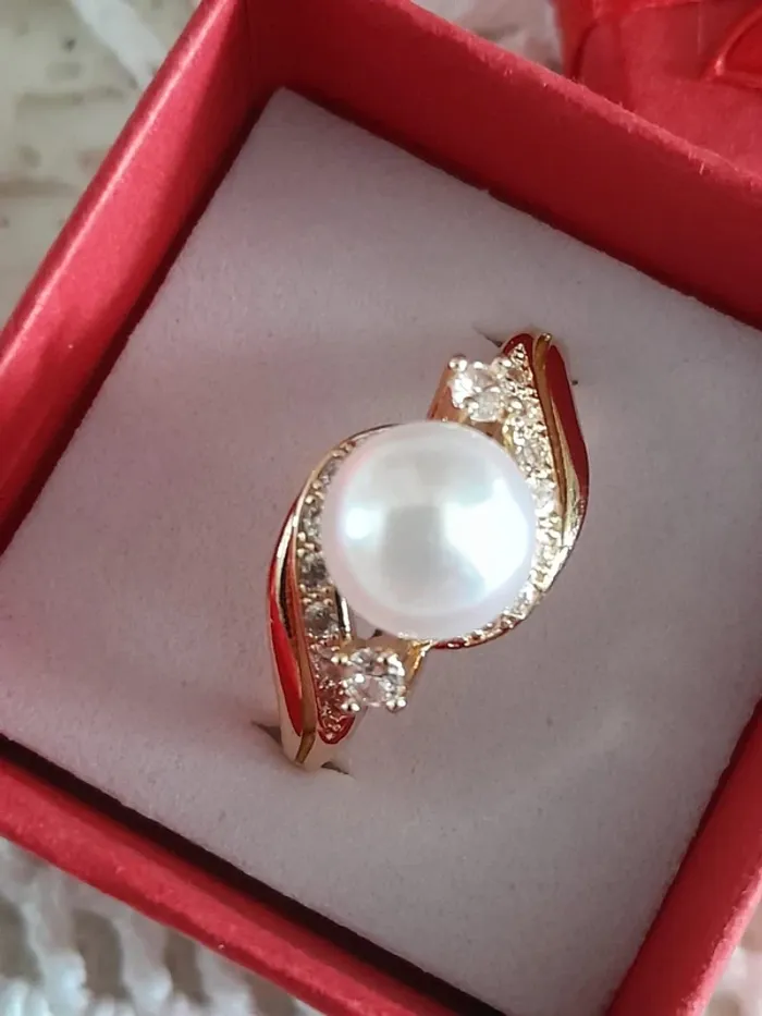 Bague avec perle blanche et strass, couleur dorée, taille 60 - photo numéro 3