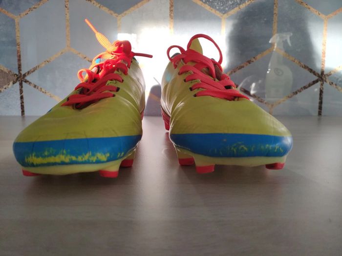 Chaussures de football à crampons taille 37.5 Umbro Velocita club - photo numéro 3