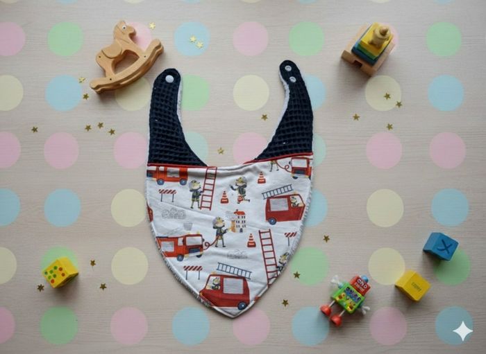 Bavoir bandana 18 mois à 36 mois Création fait main artisanale - photo numéro 2