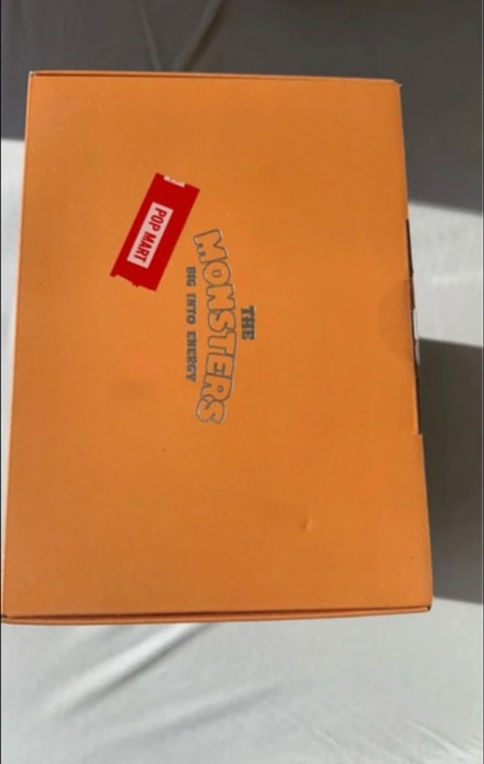 Figurine The Rock The Universe Big Into energy the monsters Pop Mart labubu authentique - photo numéro 5