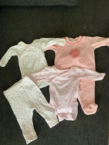 Lot bodies et pyjama petit bateau, 1 mois en très bon état