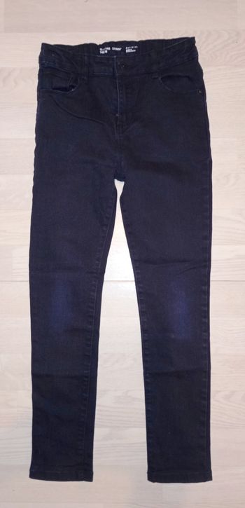 Pantalon en toile bleu marine skinny Primark 
T. 10-11 ans 
NEUF