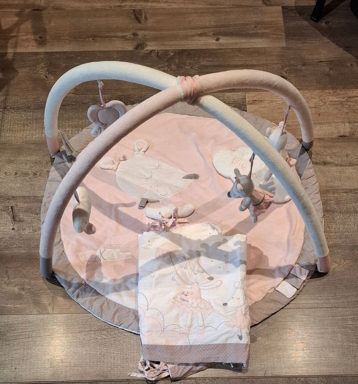 Tapis d'éveil et tour de lit