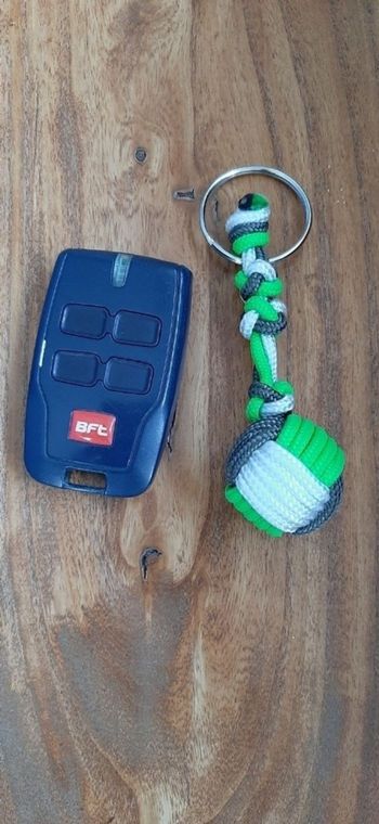 Porte-clés  pomme de touline en paracorde