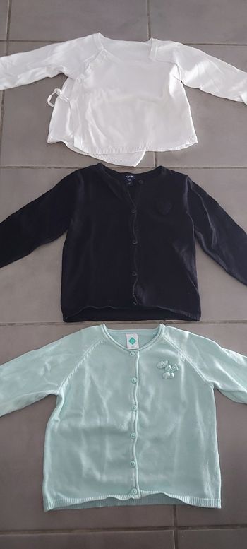 Lot de 3 gilets taille 18 mois