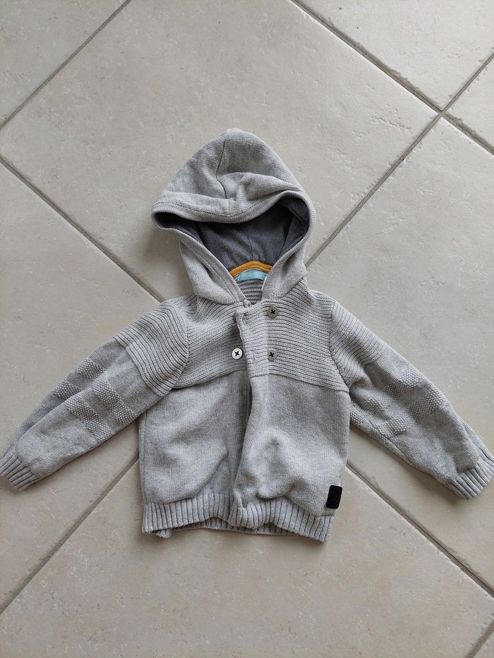 Gilet à fermeture obaibi 18 mois