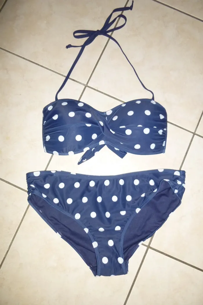 maillot de bain 2 pièces taille L = 42/44 neuf