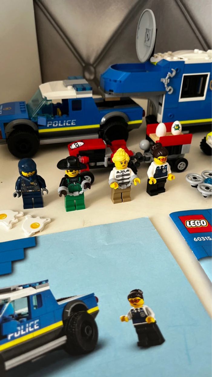 Lego City 60315 le camion de commandement mobile de la police - photo numéro 3