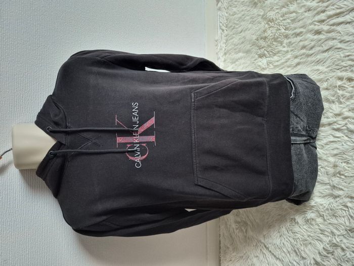 Sweat Calvin Klein noir - Taille M - Très bon état - photo numéro 1