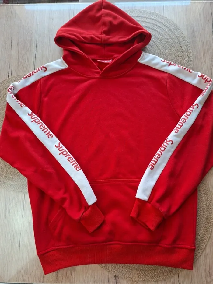 Sweat à capuche Supreme rouge – Taille L – Made in Canada - photo numéro 7