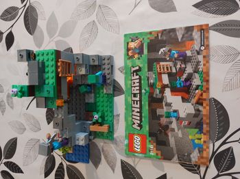 lego 21141 minecraft la grotte du zombie